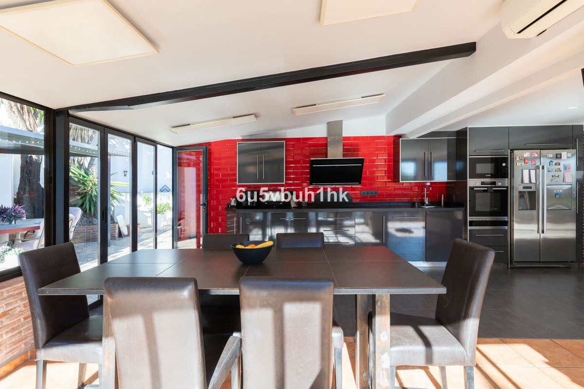 5 sypialnia Dom blizniak na sprzedaż w Torremolinos z basenem - 915 000 € (Ref: 10084982)
