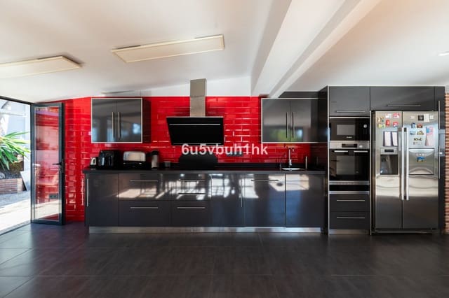 5 sypialnia Dom blizniak na sprzedaż w Torremolinos z basenem - 915 000 € (Ref: 10084982)