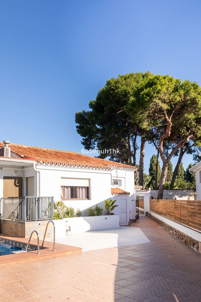 5 sypialnia Dom blizniak na sprzedaż w Torremolinos z basenem - 915 000 € (Ref: 10084982)
