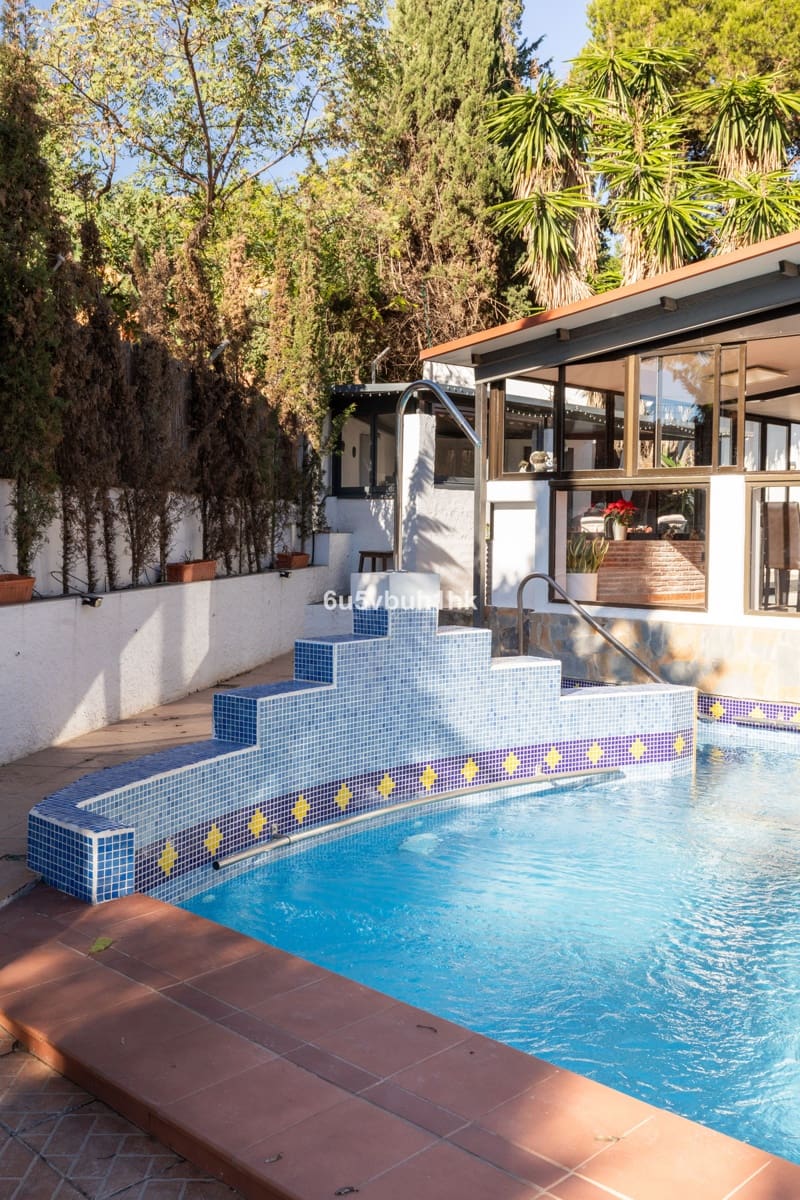 5 sypialnia Dom blizniak na sprzedaż w Torremolinos z basenem - 915 000 € (Ref: 10084982)