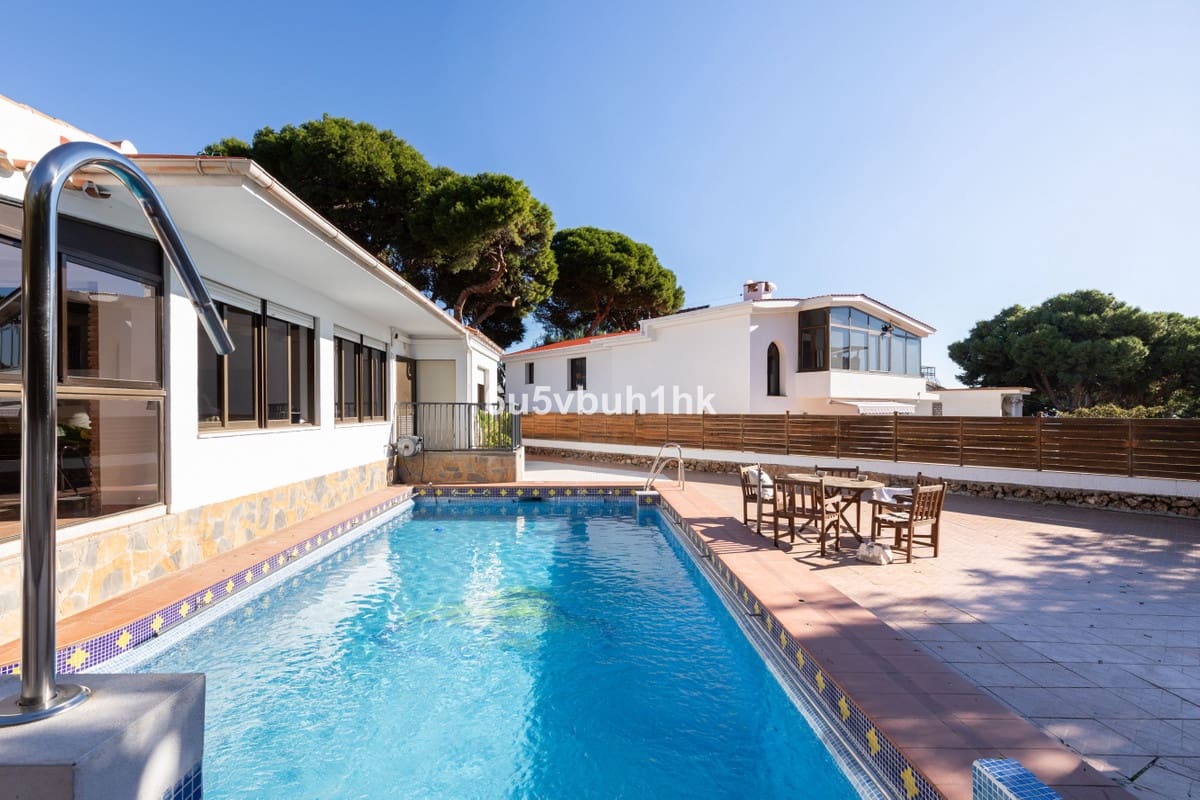 5 sypialnia Dom blizniak na sprzedaż w Torremolinos z basenem - 915 000 € (Ref: 10084982)