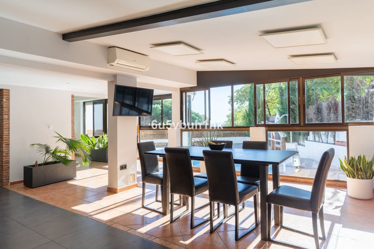 5 sypialnia Dom blizniak na sprzedaż w Torremolinos z basenem - 915 000 € (Ref: 10084982)