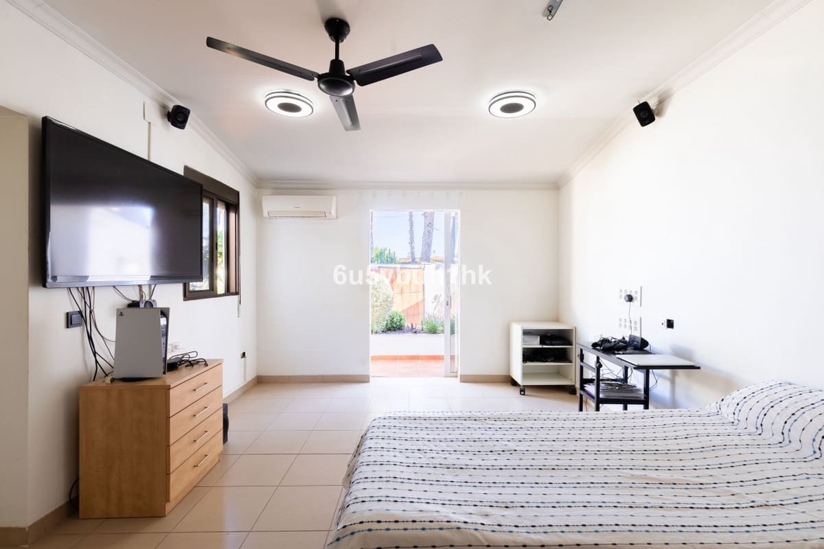 5 sypialnia Dom blizniak na sprzedaż w Torremolinos z basenem - 915 000 € (Ref: 10084982)
