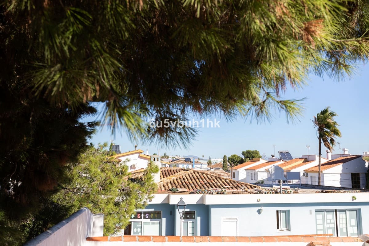 5 sypialnia Dom blizniak na sprzedaż w Torremolinos z basenem - 915 000 € (Ref: 10084982)