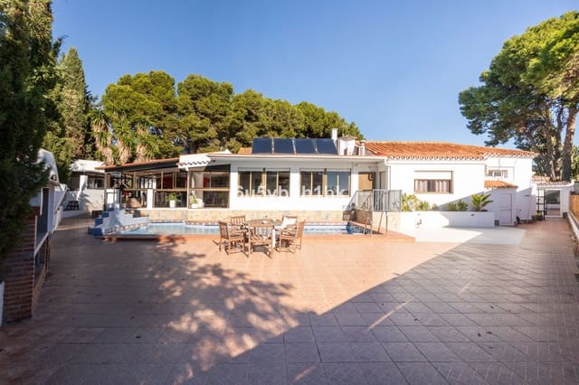 5 sypialnia Dom blizniak na sprzedaż w Torremolinos z basenem - 915 000 € (Ref: 10084982)