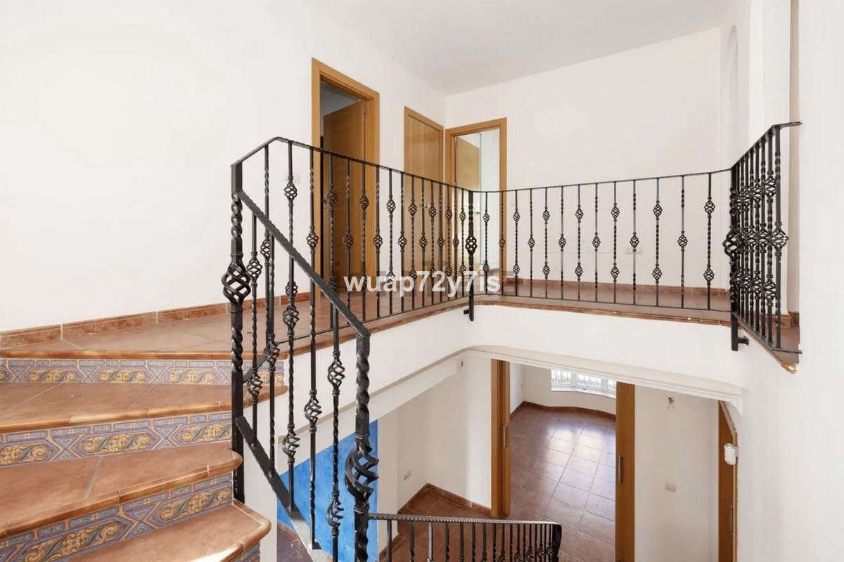 5 slaapkamer Halfvrijstaande villa te koop in Benalmadena - € 850.000 (Ref: 10084987)