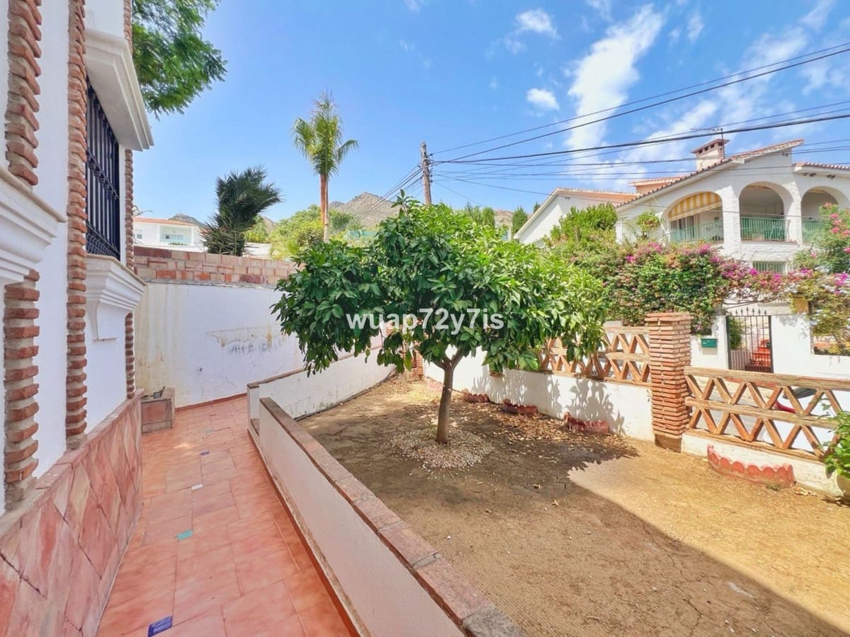 5 slaapkamer Halfvrijstaande villa te koop in Benalmadena - € 850.000 (Ref: 10084987)