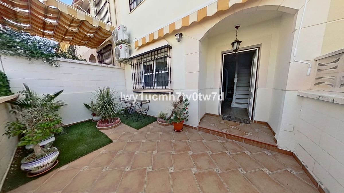 3 slaapkamer Rijtjeshuis te koop in Rincon de la Victoria - € 539.000 (Ref: 10084990)