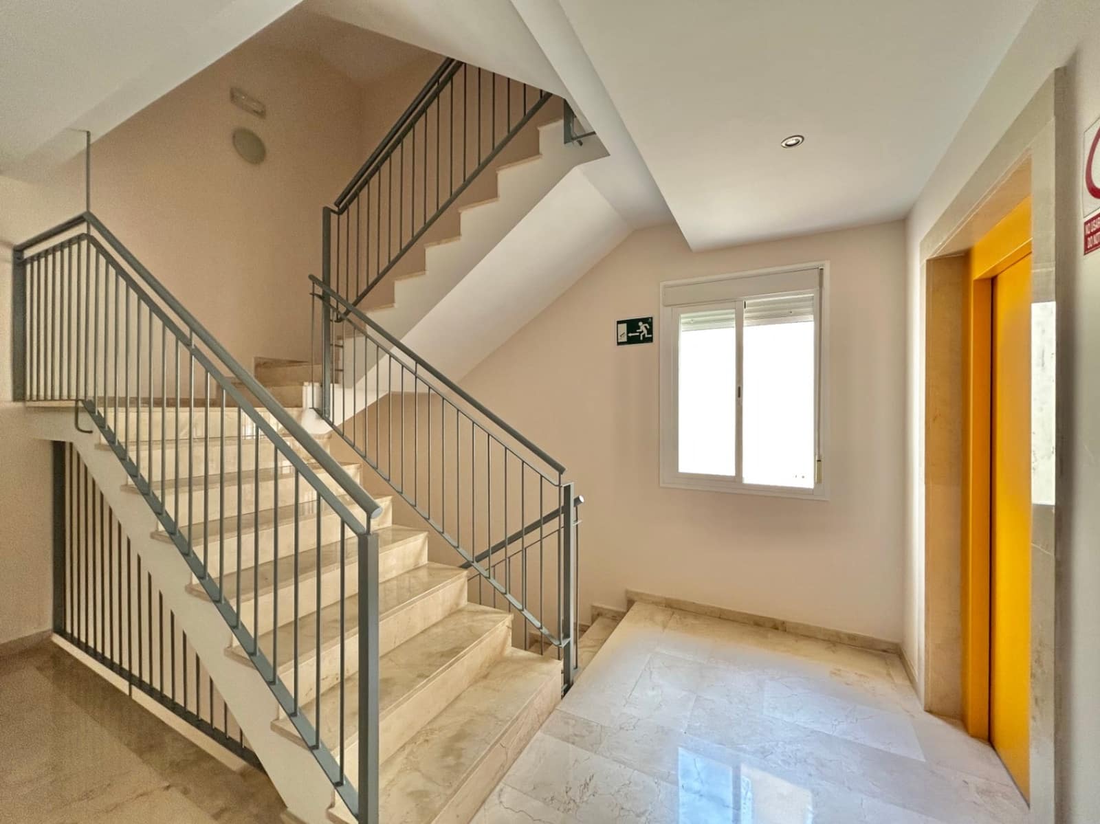 2 bedroom Apartment for sale in Malaga city with garage - € 375,000 (Ref: 10084996)