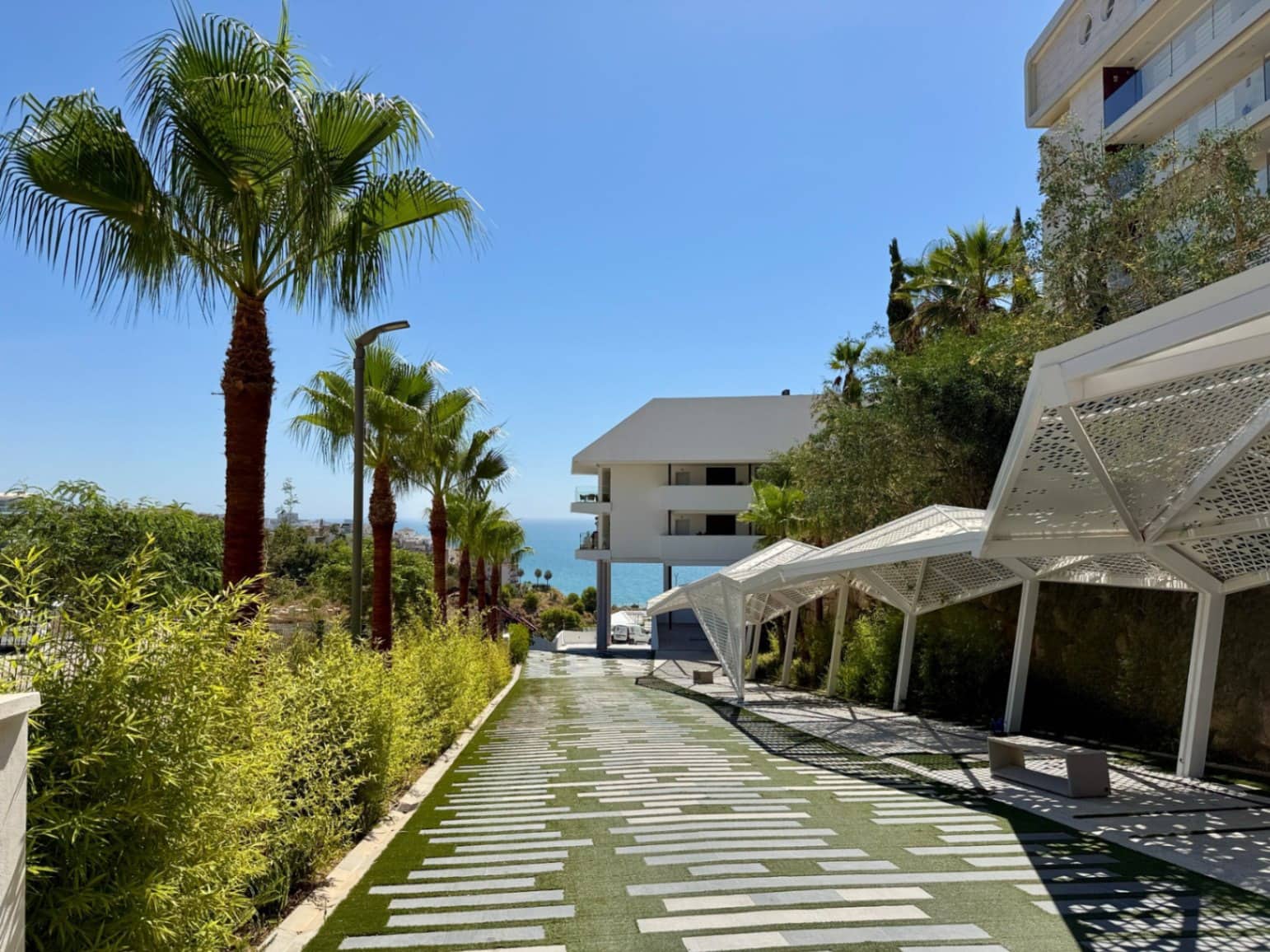 Apartamento de 2 habitaciones en Fuengirola en venta con piscina garaje - 945.000 € (Ref: 10147417)