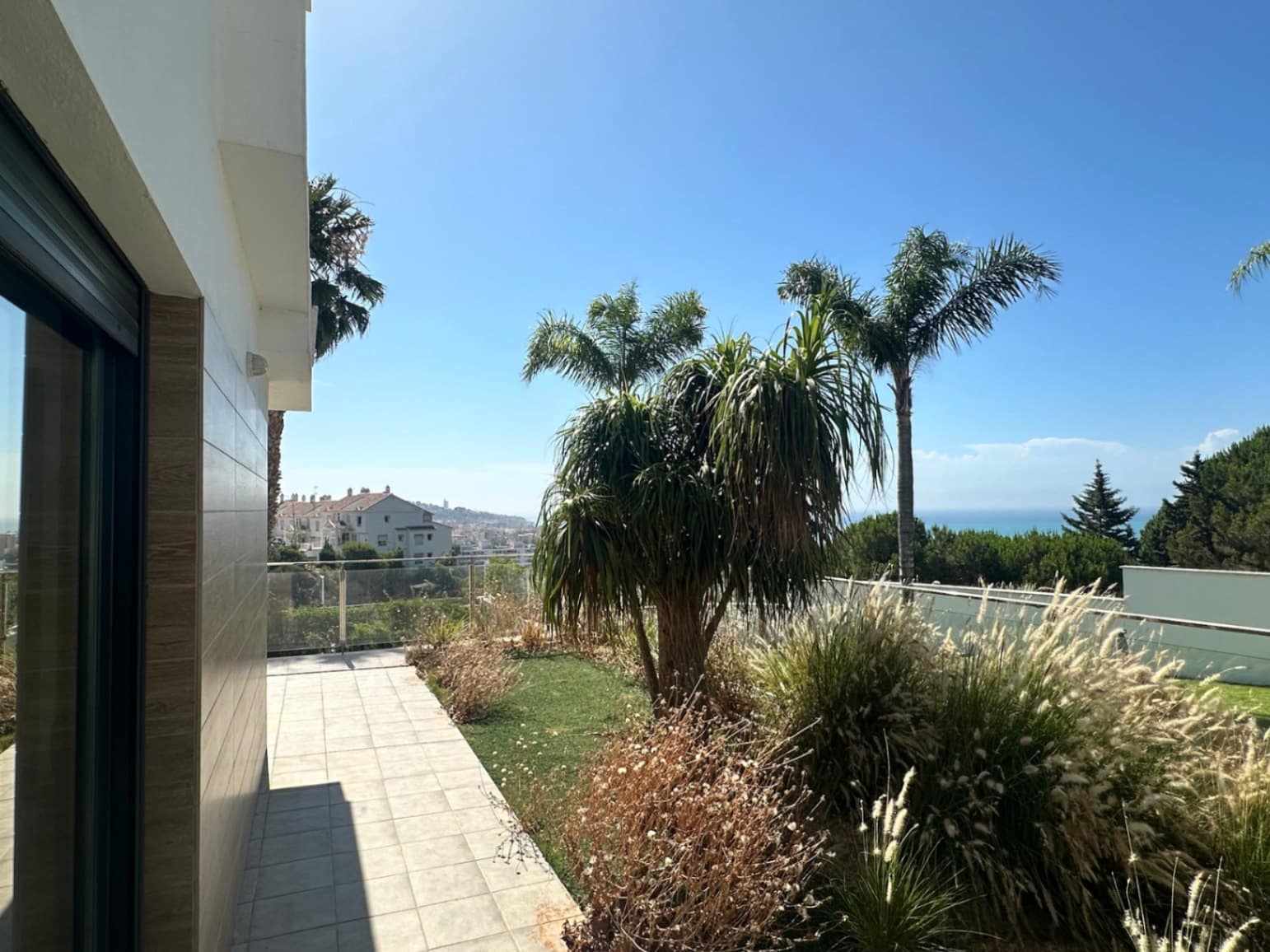 4 soverom Rekkehus til salgs i Malaga by med svømmebasseng garasje - € 1 650 000 (Ref: 10148107)