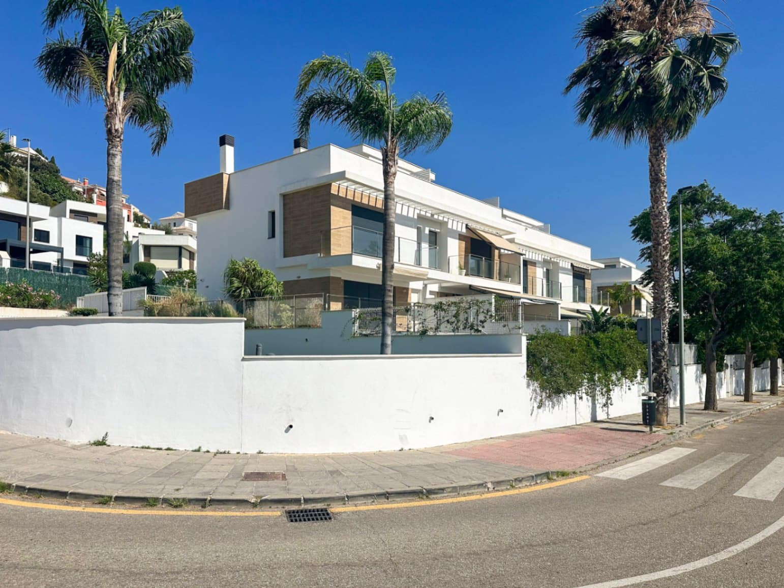 4 soverom Rekkehus til salgs i Malaga by med svømmebasseng garasje - € 1 650 000 (Ref: 10148107)