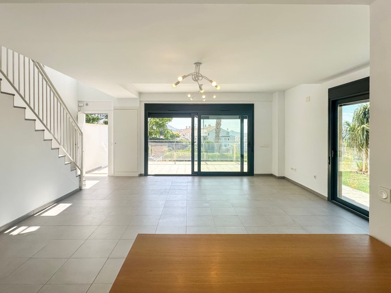 4 soverom Rekkehus til salgs i Malaga by med svømmebasseng garasje - € 1 650 000 (Ref: 10148107)