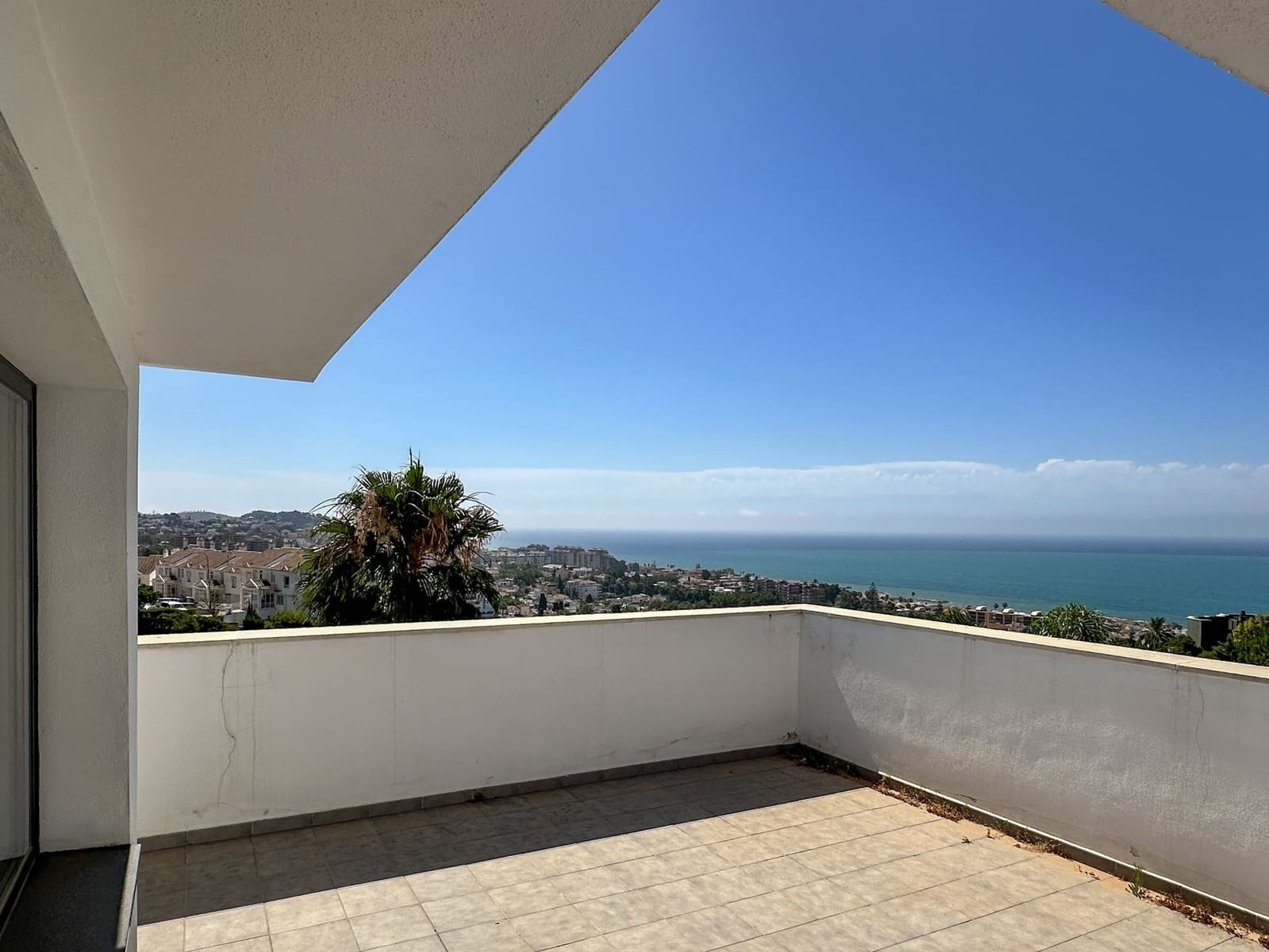 4 soverom Rekkehus til salgs i Malaga by med svømmebasseng garasje - € 1 650 000 (Ref: 10148107)