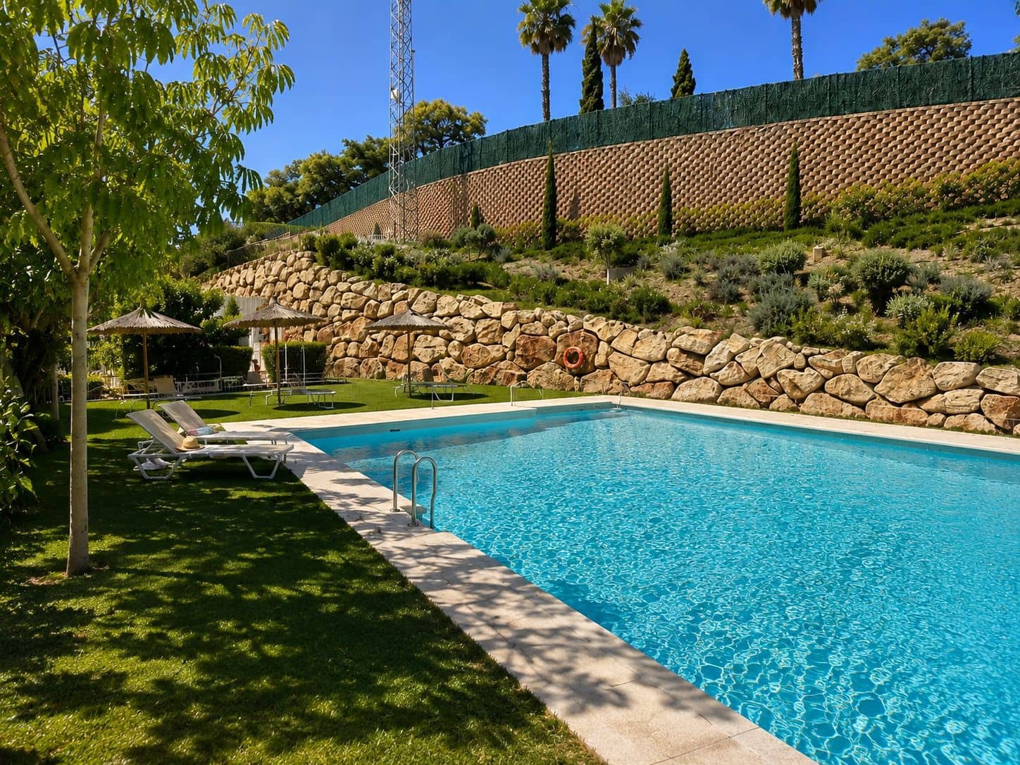 4 soverom Rekkehus til salgs i Malaga by med svømmebasseng garasje - € 1 650 000 (Ref: 10148107)