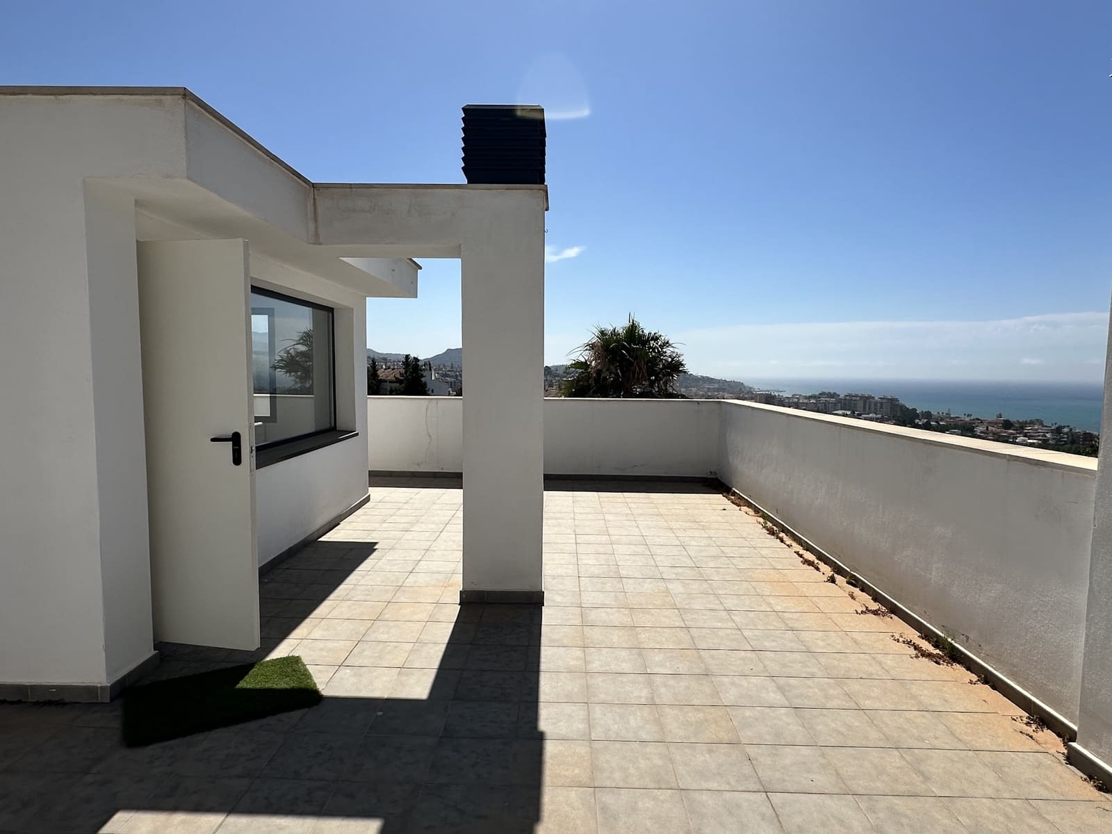 4 soverom Rekkehus til salgs i Malaga by med svømmebasseng garasje - € 1 650 000 (Ref: 10148107)