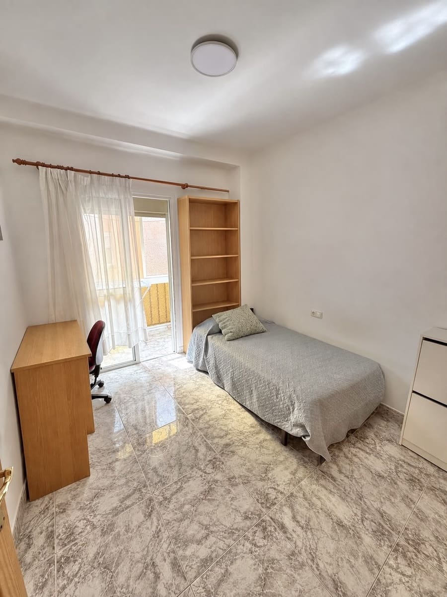 3 soveværelse Lejlighed til salg i Malaga by - € 245.000 (Ref: 10172162)