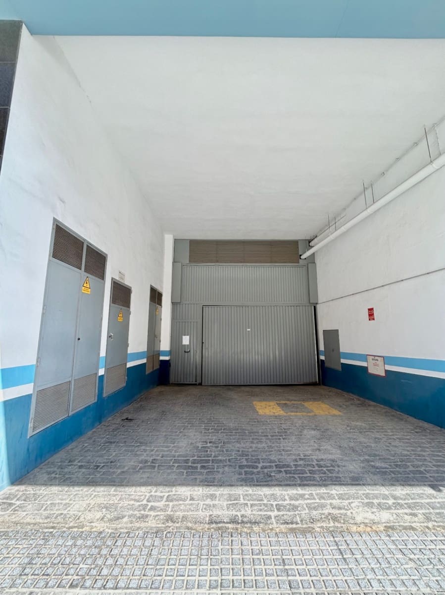 Garage til salg i Malaga by - € 41.990 (Ref: 8252459)