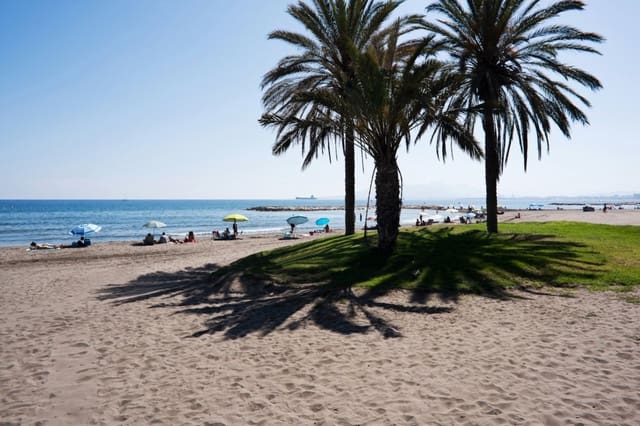 Garage til salg i Perchel Sur, Málaga by - € 41.990 (Ref: 8252459)