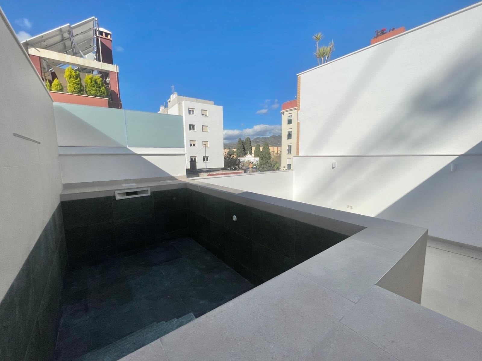 3 slaapkamer Villa te koop in Malaga stad met zwembad garage - € 750.000 (Ref: 8803272)