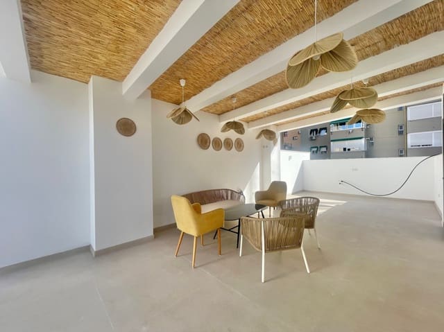 3 soverom Villa til salgs i Cristo de la Epidemia, Málaga by med svømmebasseng garasje - € 750 000 (Ref: 8803272)