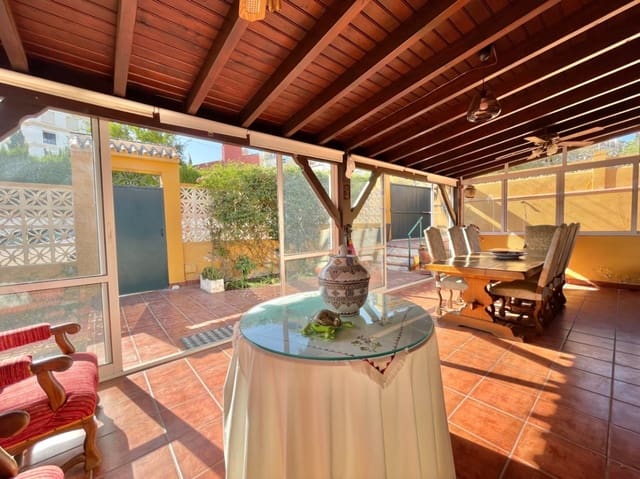 3 soverom Villa til salgs i Rincón de la Victoria med svømmebasseng garasje - € 670 000 (Ref: 9216800)