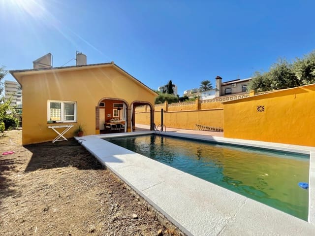 3 soverom Villa til salgs i Rincón de la Victoria med svømmebasseng garasje - € 670 000 (Ref: 9216800)