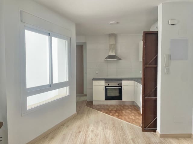 Studio te koop in La Trinidad, Málaga stad met garage - € 199.000 (Ref: 9298948)