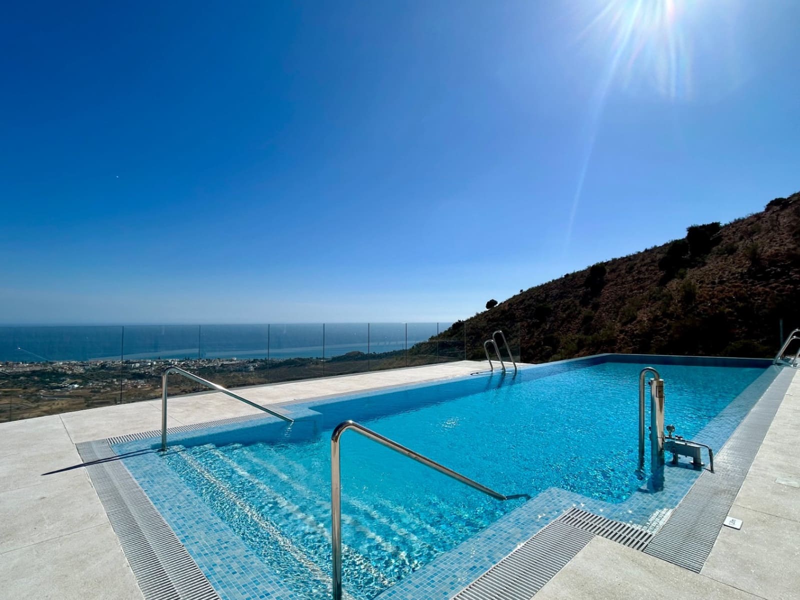 2 soverom Leilighet til salgs i Rincon de la Victoria med svømmebasseng garasje - € 499 000 (Ref: 9362974)