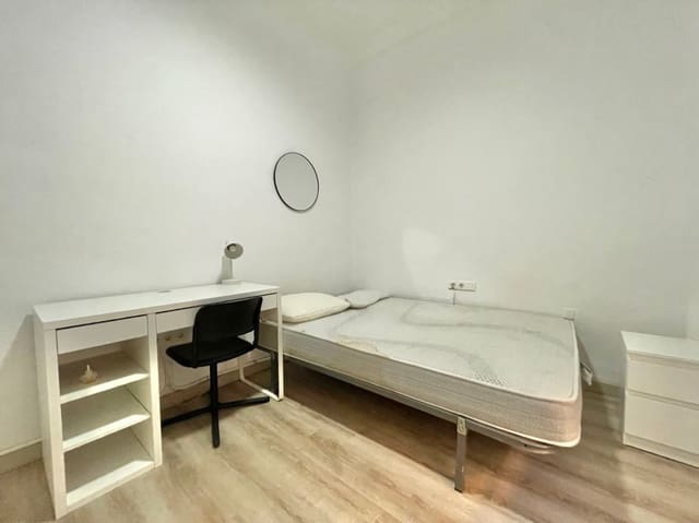 4 chambre Appartement à vendre à Centro Historico, Malaga ville - 289 000 € (Ref: 9426304)