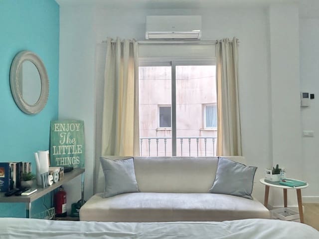 Penthouse til salg i Centro Historico, Málaga by - € 249.000 (Ref: 9493902)