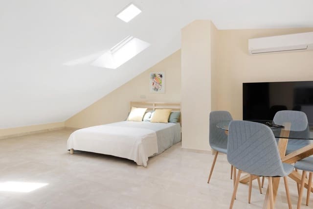 1 makuuhuone Kattohuoneisto myytävänä paikassa La Goleta, Málaga kaupunki mukana uima-altaan - 295 000 € (Ref: 9545914)