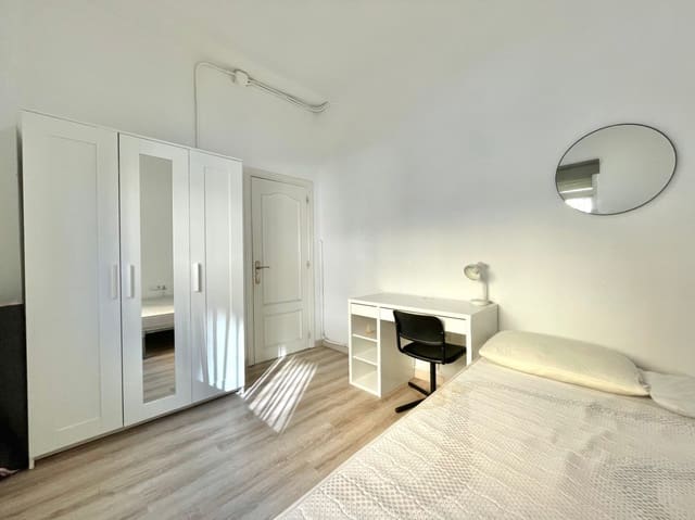 4 soverom Leilighet til salgs i Centro Historico, Málaga by - € 289 000 (Ref: 9569328)