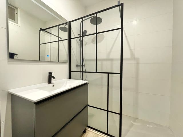 4 chambre Appartement à vendre à Centro Historico, Malaga ville - 275 000 € (Ref: 9592139)