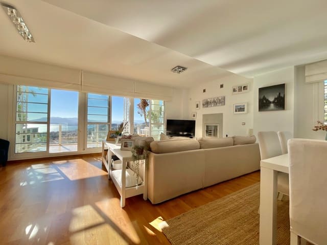 Pareado de 4 habitaciones en Miraflores del Palo, Málaga ciudad en venta con piscina garaje - 995.000 € (Ref: 9611949)