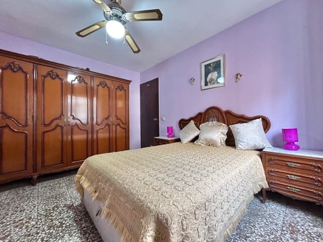 3 bedroom Apartment for sale in Suarez, Málaga city - € 230,000 (Ref: 9720781)