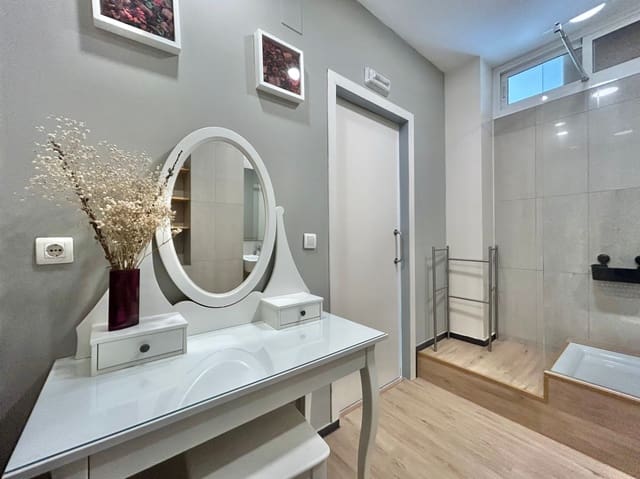 1 bedroom Apartment for sale in Centro Historico, Málaga city - € 263,000 (Ref: 9733818)