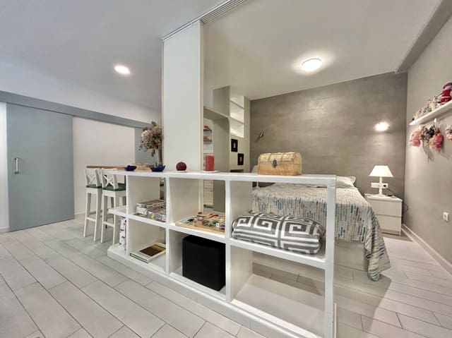 1 soverom Leilighet til salgs i Centro Historico, Málaga by - € 263 000 (Ref: 9758218)