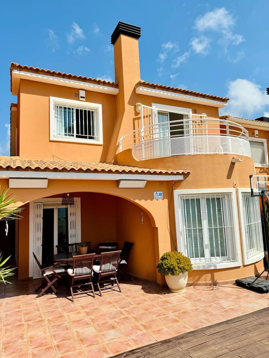 Chalet de 3 habitaciones en Pedreguer en alquiler con piscina garaje - 1.500 € (Ref: 8981758)
