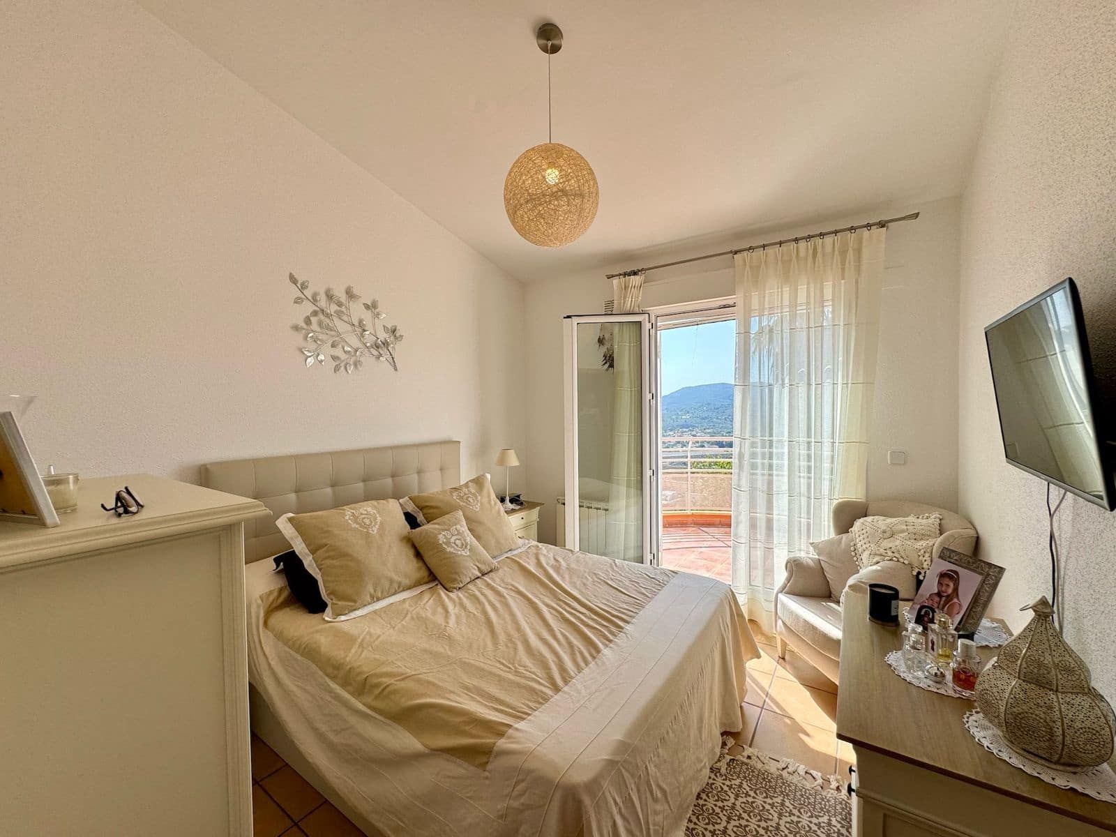 Chalet de 3 habitaciones en Pedreguer en alquiler con piscina garaje - 1.500 € (Ref: 8981758)