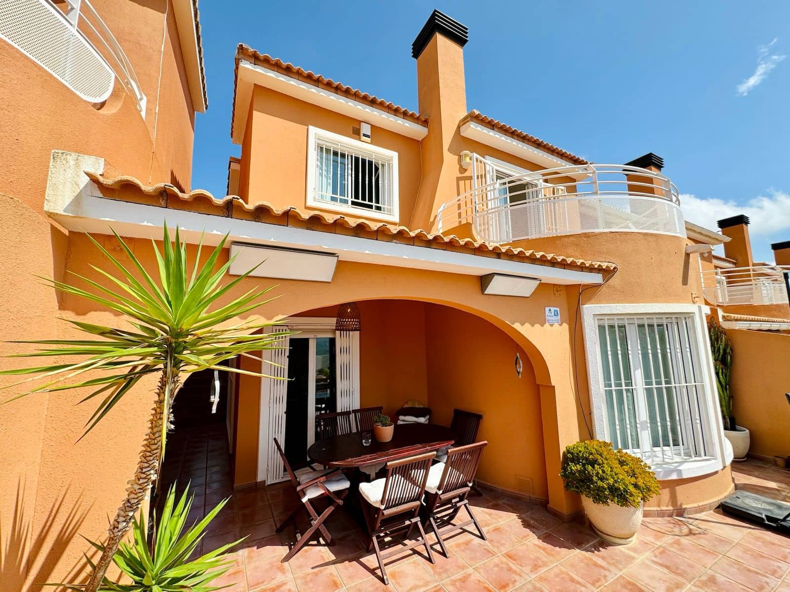 Chalet de 3 habitaciones en Pedreguer en alquiler con piscina garaje - 1.500 € (Ref: 8981758)