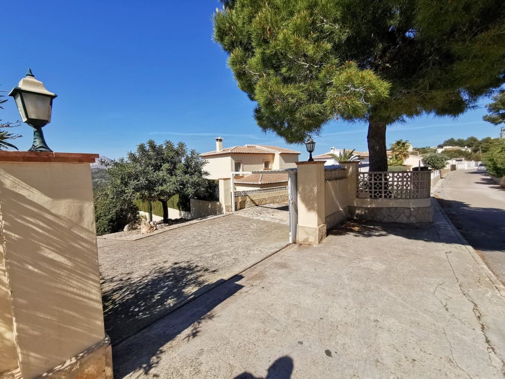 3 bedroom Villa for rent in Javea / Xabia with pool garage - € 3,000 (Ref: 9402814)