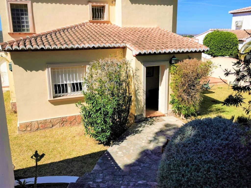 3 bedroom Villa for rent in Javea / Xabia with pool garage - € 3,000 (Ref: 9402814)