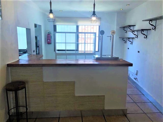 Local Commercial à louer à Centro ciudad, Javea / Xàbia - 1 300 € (Ref: 9598375)