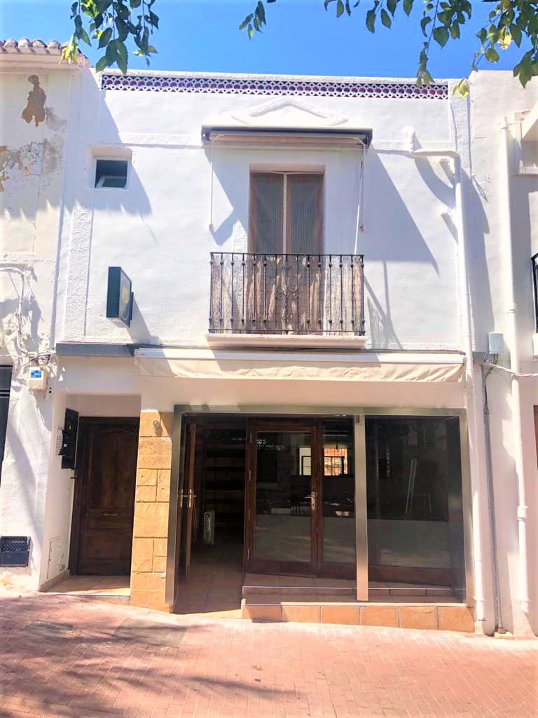 Local Commercial à louer à Javea / Xabia - 1 300 € (Ref: 9598375)