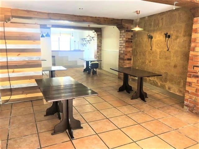 Local Commercial à louer à Centro ciudad, Javea / Xàbia - 1 300 € (Ref: 9598375)