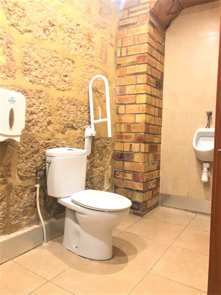 Local Commercial à louer à Javea / Xabia - 1 300 € (Ref: 9598375)