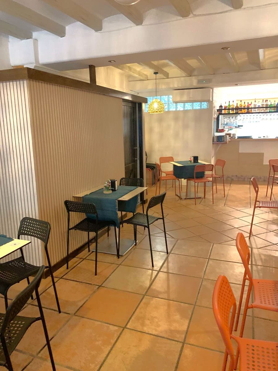 Kaupallinen vuokrattavana paikassa Javea / Xabia - 1 300 € (Ref: 9598375)
