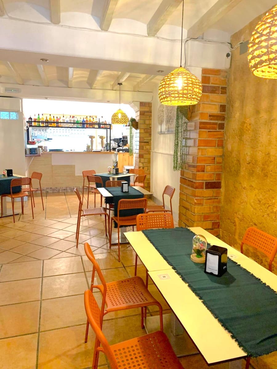 Kaupallinen vuokrattavana paikassa Javea / Xabia - 1 300 € (Ref: 9598375)