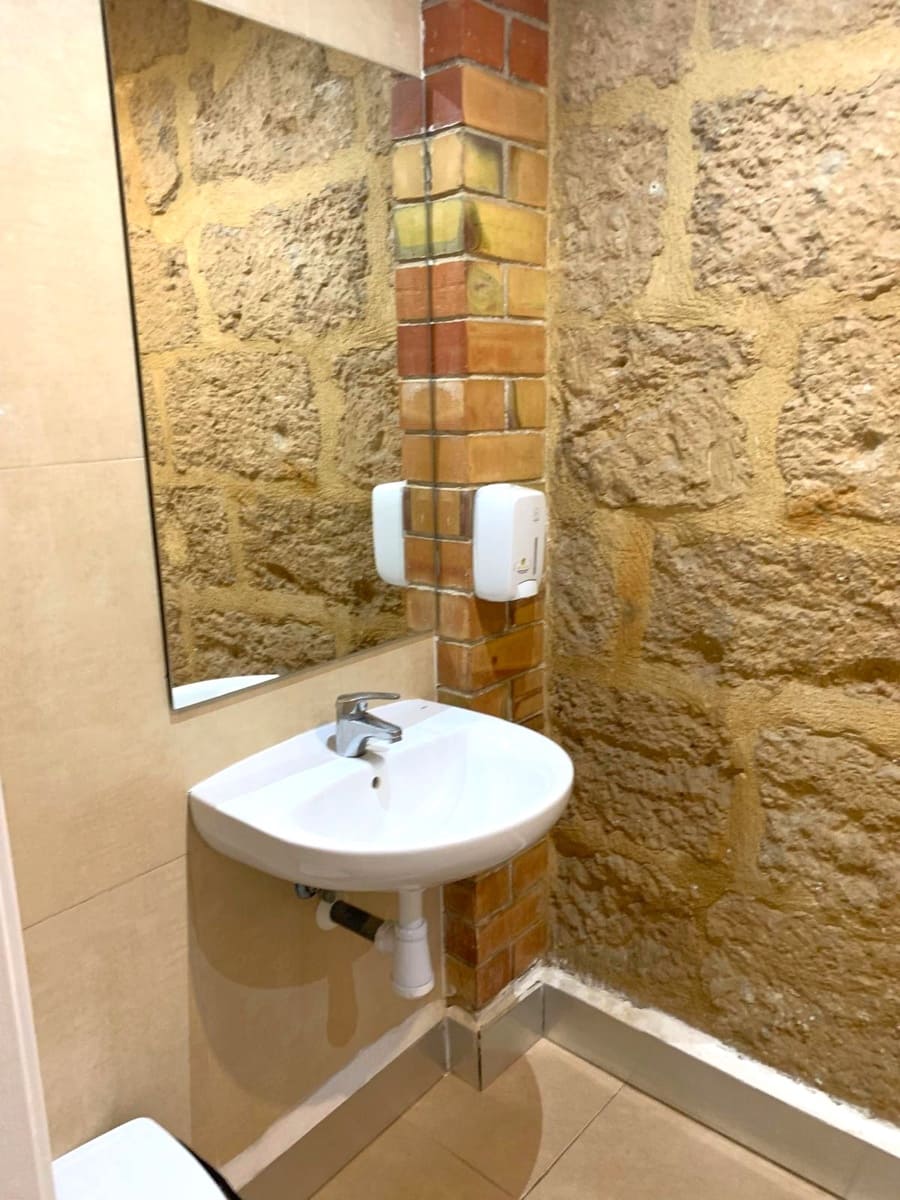 Kaupallinen vuokrattavana paikassa Javea / Xabia - 1 300 € (Ref: 9598375)